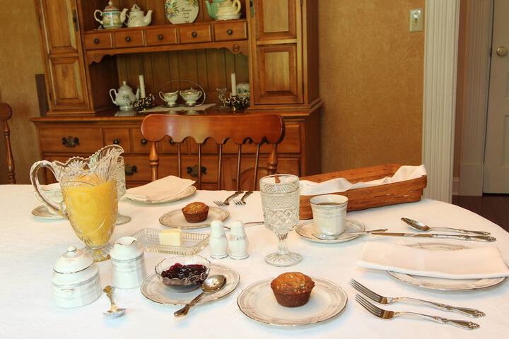 Breakfast/Coffee Service 32 of 44