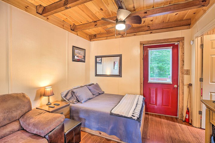Off-the-grid Cabin Living in Red River Gorge!