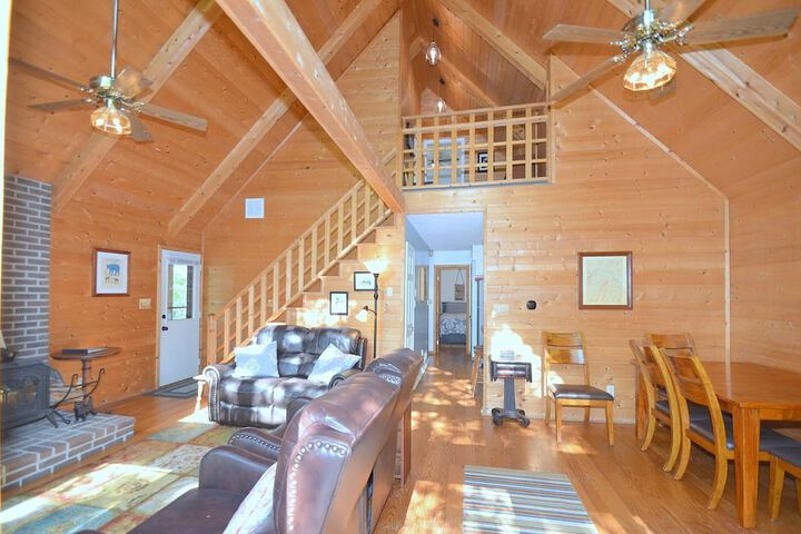 Rosies Creekside Retreat - 3 BR Escape!