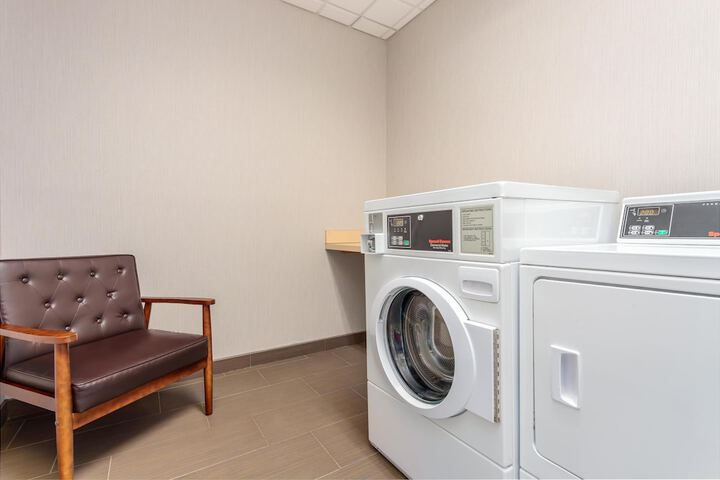 Hampton Inn & Suites Parkersburg Downtown