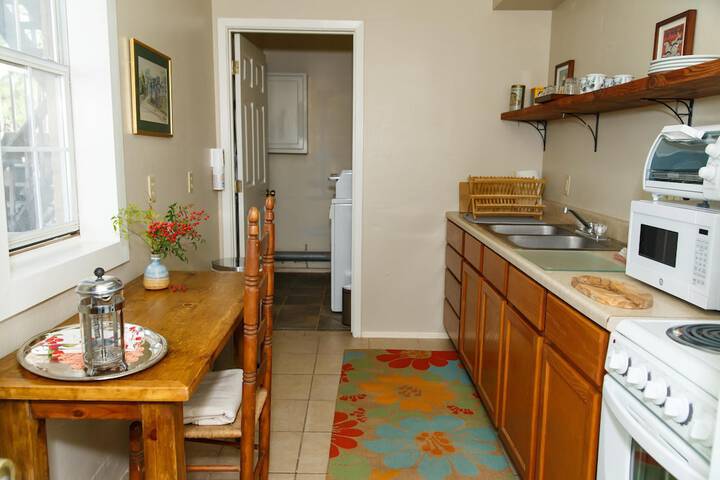 The Blue Room - Charming Studio Great Location! by RedAwning