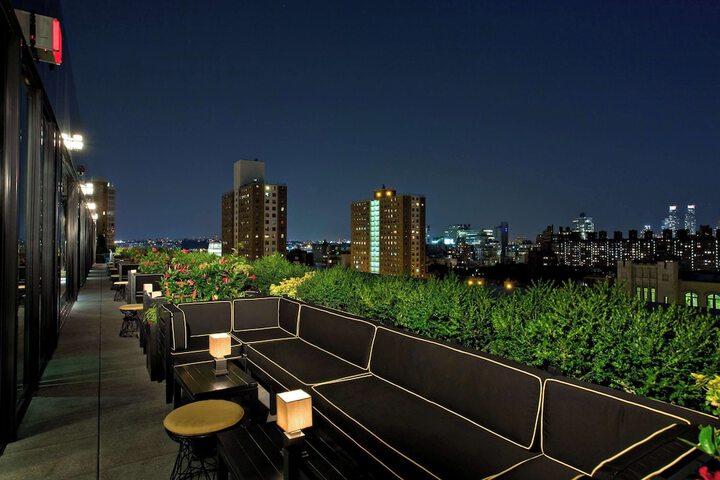 Lounge 105 of 114