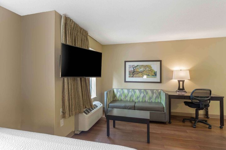 Room 10 of 30