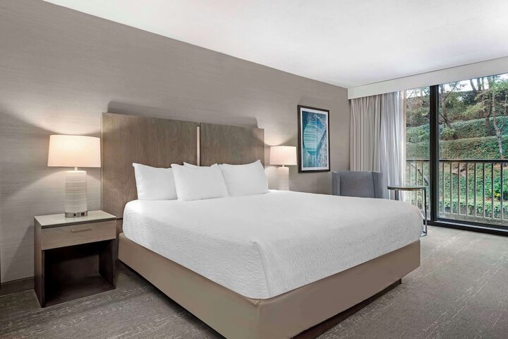 Best Western Plus Agate Beach Inn