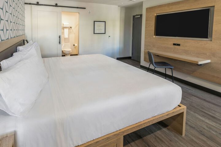 Room 35 of 53