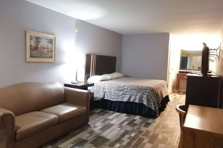 Room 10 of 19