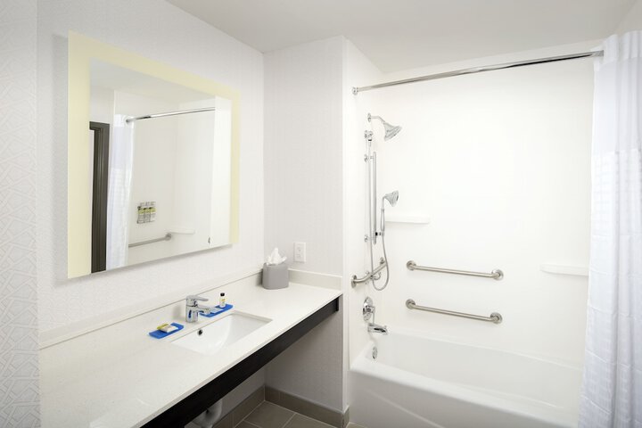 Room 15 of 27