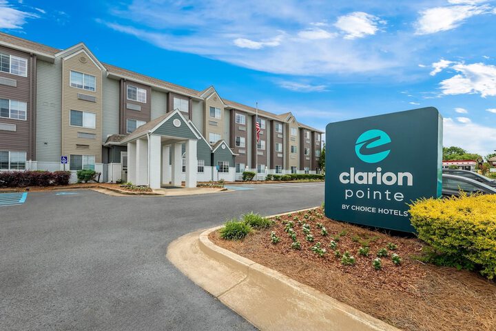 Clarion Pointe Starkville near University