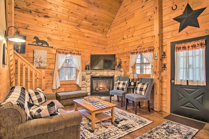 Rustic Rothbury Cabin w / Resort Amenity Access!
