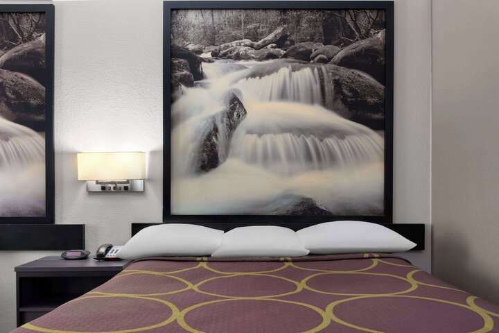 Super 8 by Wyndham Longview / North