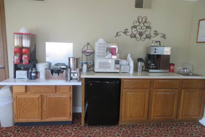 Breakfast/Coffee Service 65 of 84