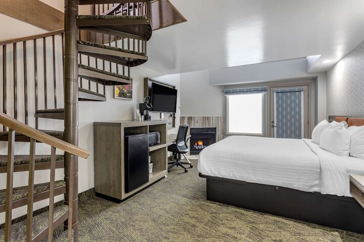 Room 10 of 42