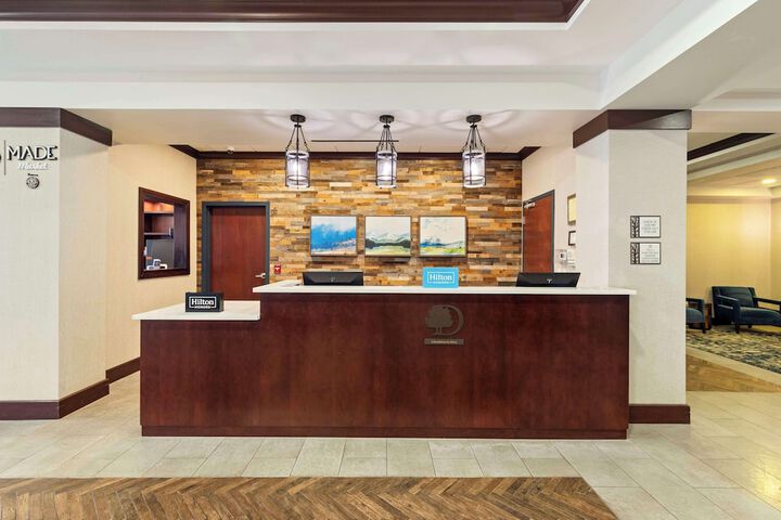 DoubleTree by Hilton Front Royal Blue Ridge Shadows