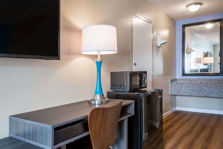 Room 16 of 22