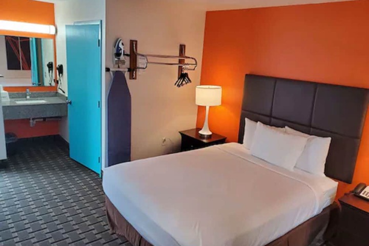 Room 11 of 21