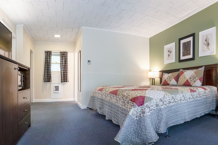 Room 21 of 35