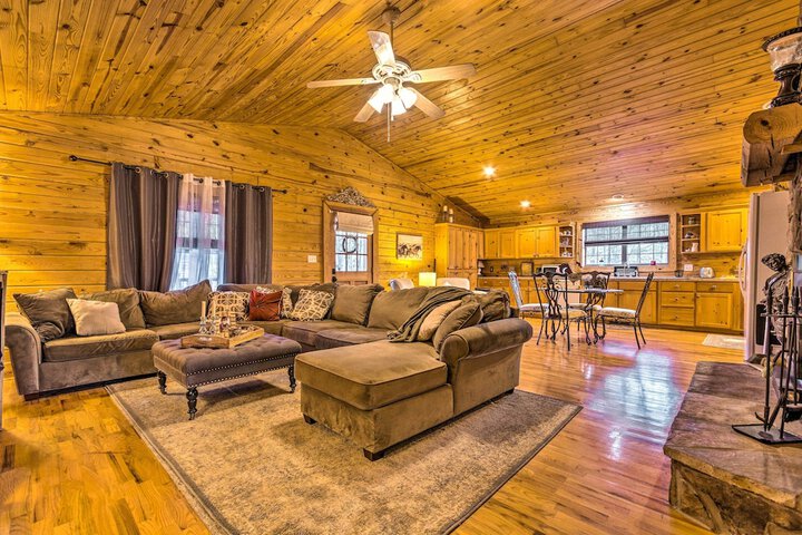 Pet-friendly Cabot Cabin w / Fenced Yard!