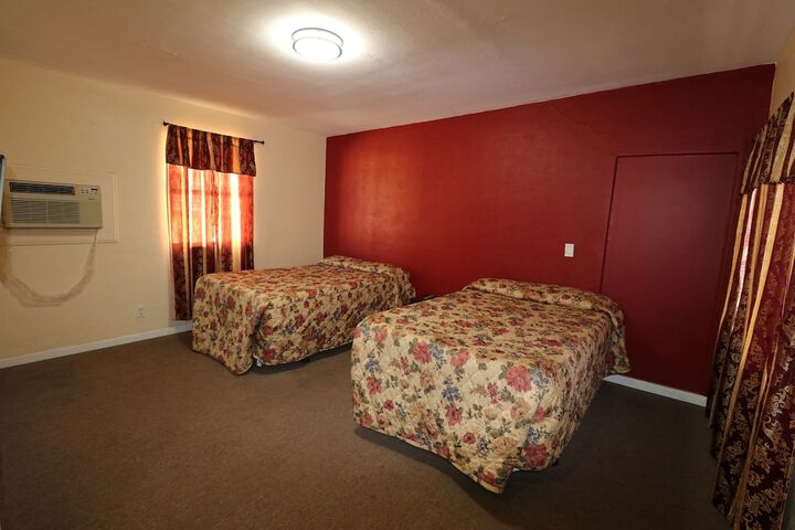 Room 25 of 38