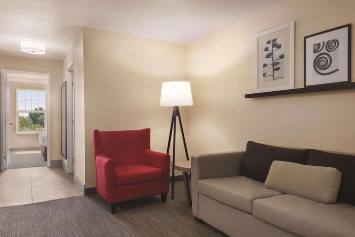 Room 17 of 27