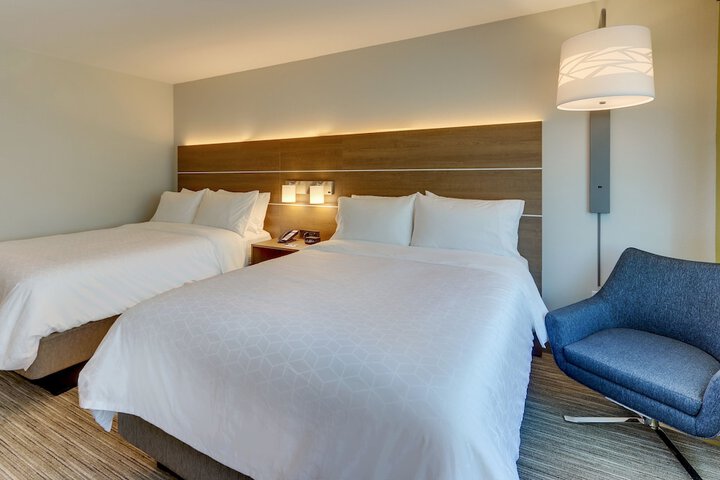 Holiday Inn Express & Suites Roanoke – Civic Center by IHG