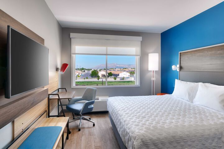 Room 25 of 48