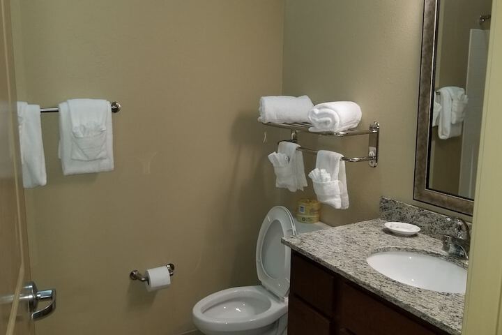 MainStay Suites Hackberry Sportsmans Lodge