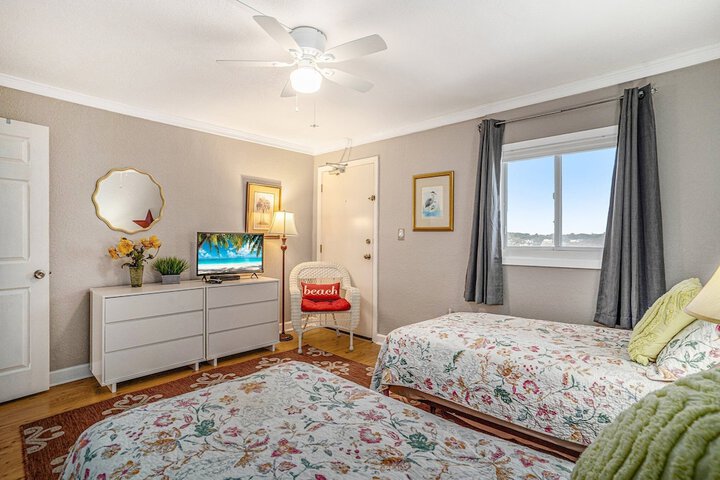 0401 Waters Edge Resort 3 Bedroom Condo by RedAwning