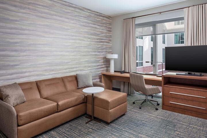 Room 33 of 68