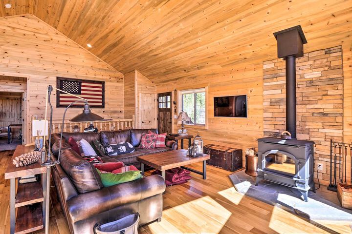 Jefferson Cabin w / Fire Pit: Near Hiking Trails!
