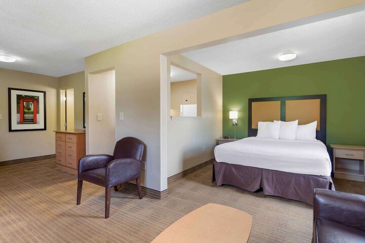 Room 13 of 25