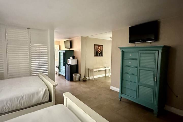 Room 32 of 71