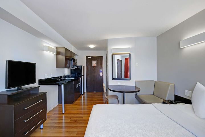 Room 17 of 46