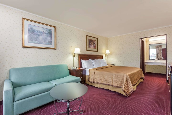 Room 7 of 15