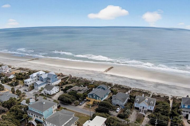 Lighthouse by Avantstay Beachfront View Home w / Pool Table & Ping Pong
