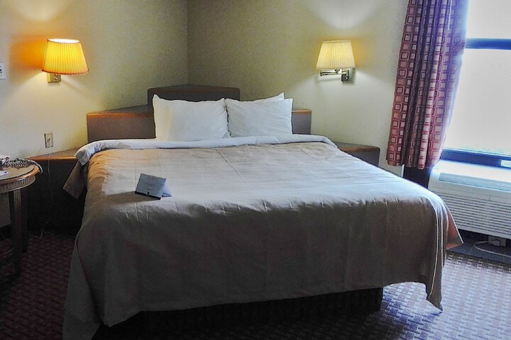 Room 70 of 82