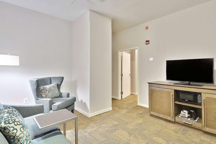 Room 16 of 38