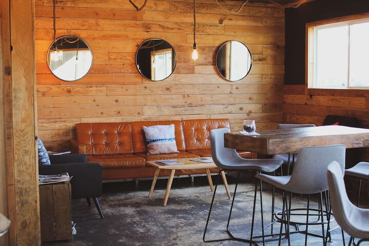 Lounge 67 of 76