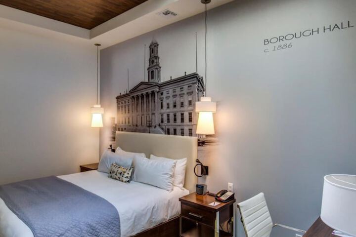 Room 17 of 37