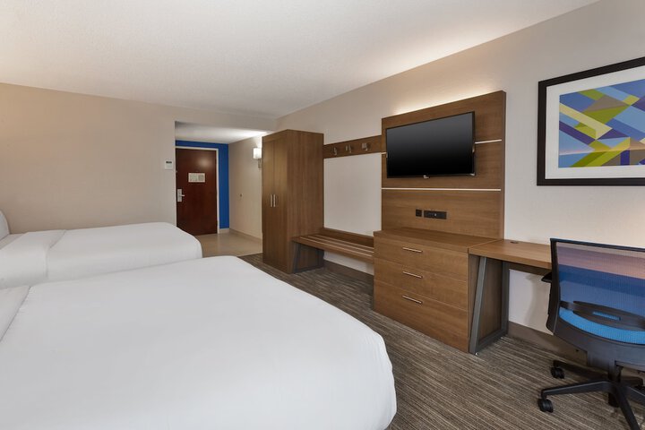 Room 12 of 34