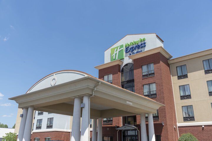 Holiday Inn Express Hotel & Suites New Philadelphia by IHG
