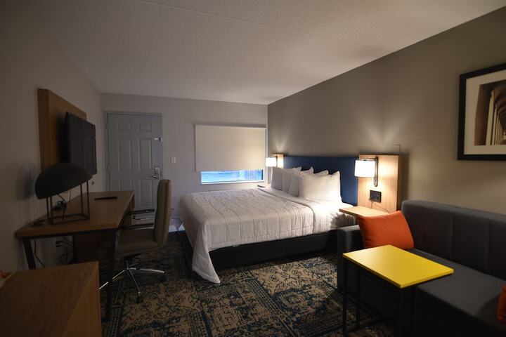 Room 15 of 32