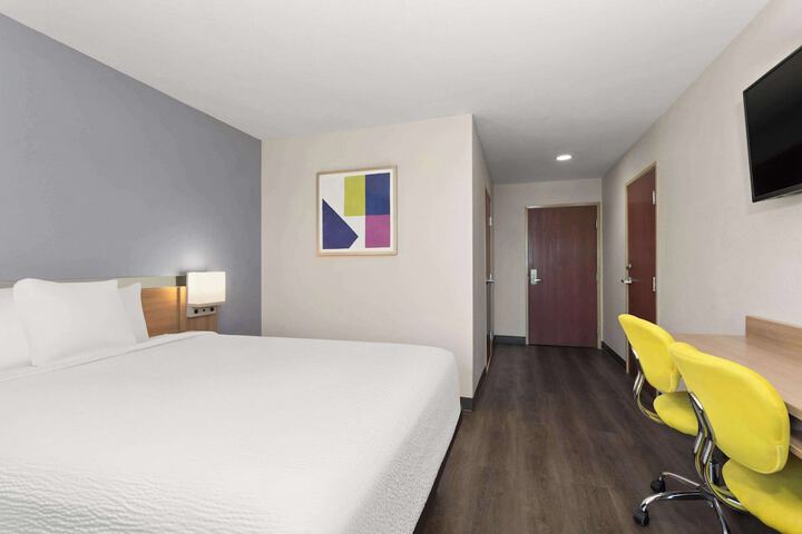Room 32 of 46