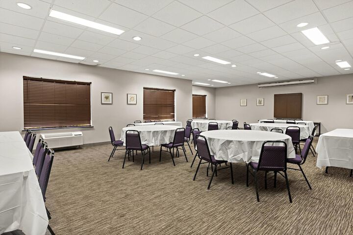 Country Inn & Suites by Radisson Hinesville, GA