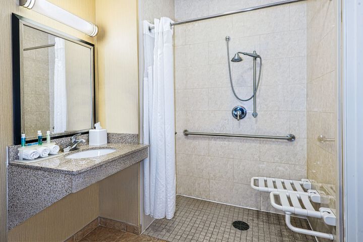 Room 32 of 46