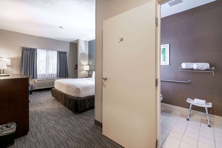 Room 13 of 25