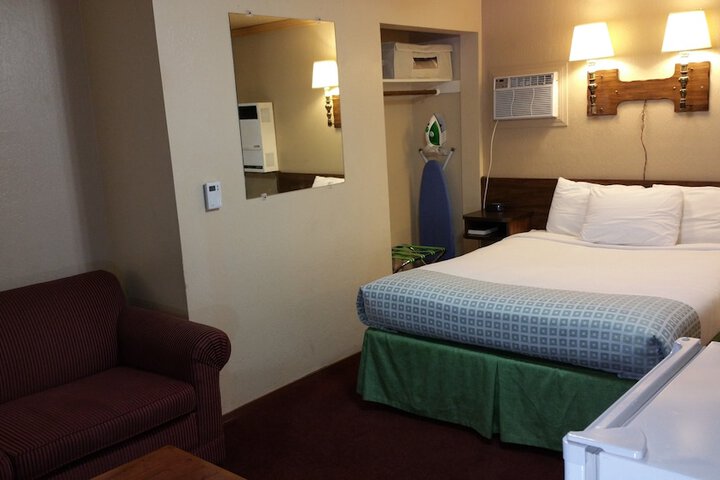 Room 16 of 36