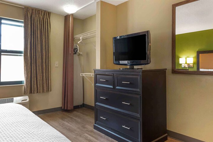 Room 11 of 26