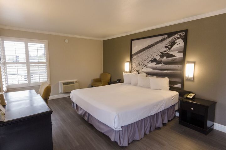 Super 8 by Wyndham Santa Cruz Beach