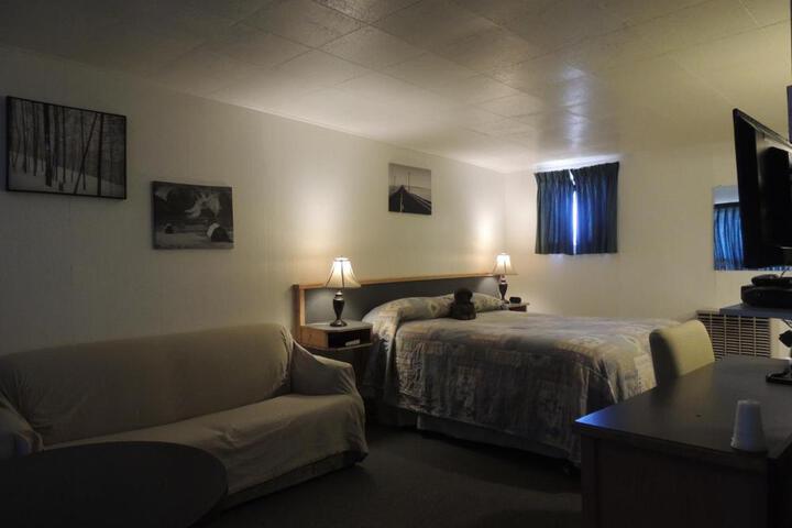 100 Mile Motel & RV Park