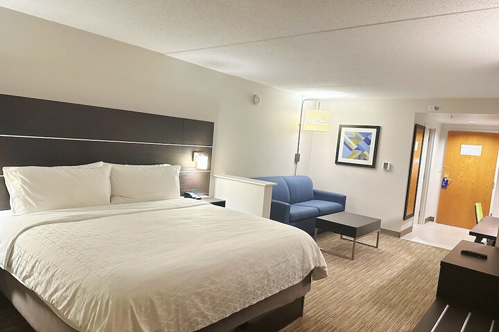 Room 12 of 42